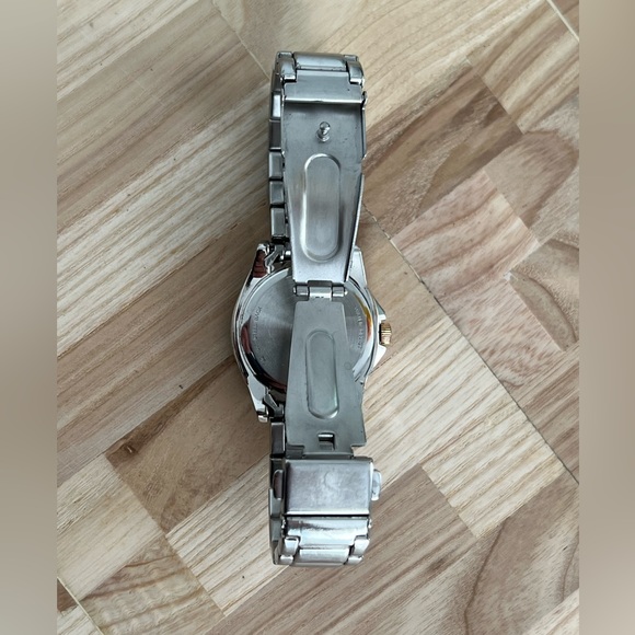 Caravelle by Bulova Ladies Watch Stainless Bracelet White Dial Date Window - Picture 9 of 12